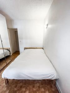 Postel nebo postele na pokoji v ubytování Nice stay near to Paris