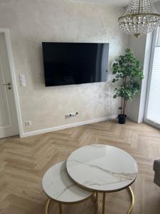 TV a/nebo společenská místnost v ubytování New apartment next to Warsaw