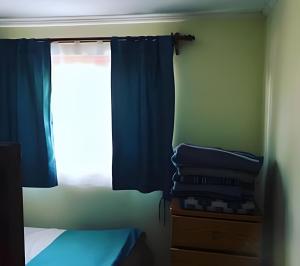 Postel nebo postele na pokoji v ubytování Algarrobo Cabaña a 2 cuadras Playa El Canelo+Wifi