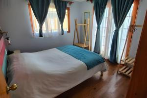 Postel nebo postele na pokoji v ubytování Algarrobo Cabaña a 2 cuadras Playa El Canelo+Wifi