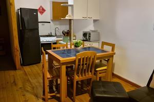 Kuchyň nebo kuchyňský kout v ubytování Algarrobo Cabaña a 2 cuadras Playa El Canelo+Wifi