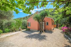 an orange house with a tree in front of it at Le Coq Saint-Jean - Parking - WiFi - Reposant in Gorbio