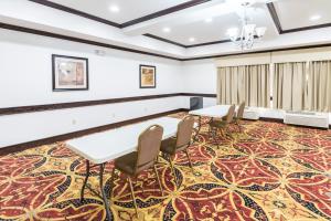 Posezení v ubytování Motel 6-Joshua, TX