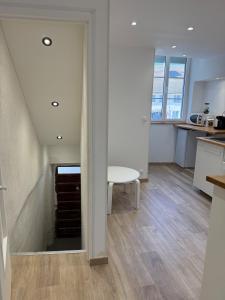a living room with a table and a kitchen at Appartement en Champagne in Dormans +5 photos