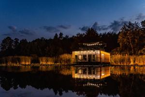 Φυσικό τοπίο κοντά σε αυτό το πλωτό κατάλυμα