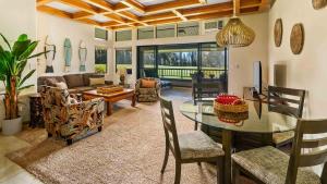 Χώρος καθιστικού στο Kapalua Ridge Villa 2322