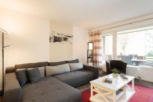a living room with a couch and a table at Waldstraße 4 Waldkoje in Kellenhusen