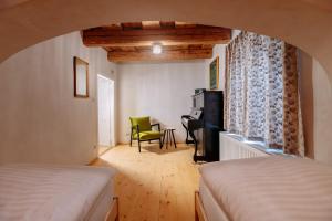 Letto o letti in una camera di Apartmány Nathan