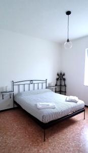 Ένα ή περισσότερα κρεβάτια σε δωμάτιο στο La piazzetta di Gra e Baldo