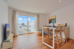a living room with a table and a tv at Penthouse in El Cotillo in Cotillo