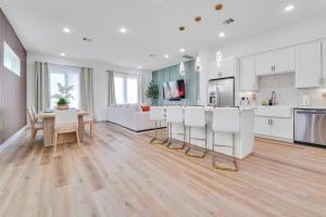 a large kitchen and living room with a table and chairs at Classy 4BD 3.5BA with Soak Tub Backyard and Game Room in Houston