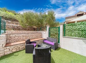 Vonkajšia záhrada v ubytovaní Stone House Blaca