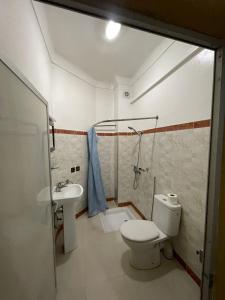 Koupelna v ubytování Hôtel Narjisse + 16 fotografií