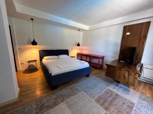 Postel nebo postele na pokoji v ubytování Beachfront Villa with Private Pool by Monika Experiences + 39 fotografií