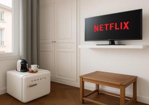 Et tv og/eller underholdning på Studio chic à 200 m du Palais des Festivals, au cœur du shopping Cannois