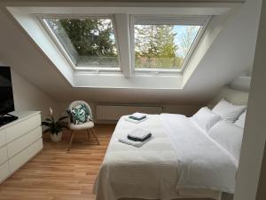 Ένα ή περισσότερα κρεβάτια σε δωμάτιο στο Messe- und Ferienloft am Nürnberger Reichswald