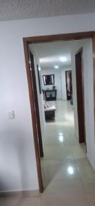TV/trung tâm giải trí tại Habitación doble cerca Sena-Uis-Hospital Un