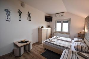 Postel nebo postele na pokoji v ubytování Guesthouse Obitelj Paulic