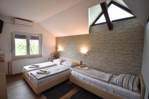Postel nebo postele na pokoji v ubytování Guesthouse Obitelj Paulic