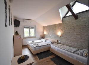 Postel nebo postele na pokoji v ubytování Guesthouse Obitelj Paulic