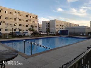 a large swimming pool in front of a building at Ape Buritis, á 5 minutos do Aeroporto in Várzea Grande