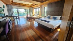 Postel nebo postele na pokoji v ubytování Samui Mekkala Seaview
