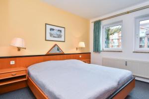 Postel nebo postele na pokoji v ubytování Ferienwohnung Ostseebutt mit Terrasse im Kaiserhof 2