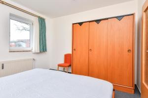 Postel nebo postele na pokoji v ubytování Ferienwohnung Ostseebutt mit Terrasse im Kaiserhof 2