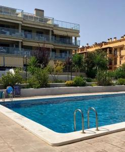 Bazén v ubytování Apartamento cala-niu nebo v jeho okolí