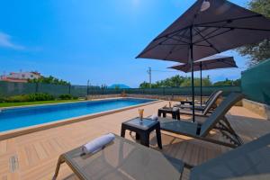 Bazén v ubytování Villa Aromatherapy nebo v jeho okolí