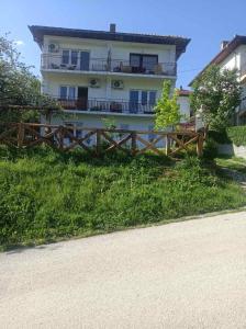 Κήπος έξω από το Apartment Tarik