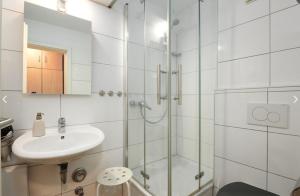 a bathroom with a sink and a shower at Ostseemuschel Laboe in Laboe +7 photos
