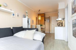 a living room with a bed and a kitchen at Haus Panorama Laboe Nr 21 in Laboe