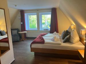 Ein Bett oder Betten in einem Zimmer der Unterkunft Ihr Ferien Hotel Brunnenhof