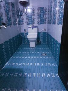 a bathroom with a toilet in a blue bathroom at Mahalinga Residency in Tiruvidaimarudūr +35 photos