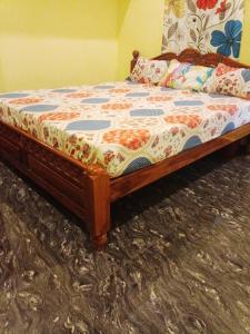 a bed in a room with a bed sidx sidx sidx at Mahalinga Residency in Tiruvidaimarudūr