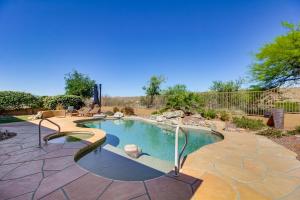 Bazén v ubytování Newly Renovated Home with Pool Access in Tucson! nebo v jeho okolí