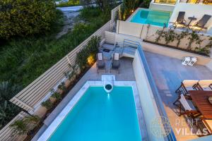 Bazén v ubytování RVG Luxury Houses with private pools in Porto Heli nebo v jeho okolí