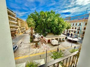 a view of a street with a tree and buildings at Centro apartamento 2-D in Huelva