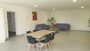 a conference room with a wooden table and chairs at L'Hacienda in Manciet