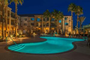 Bazén v ubytování Courtyard Palm Desert nebo v jeho okolí