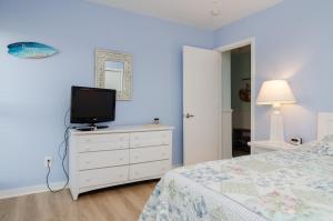 A television and/or entertainment centre at What a View by Bryant Real Estate
