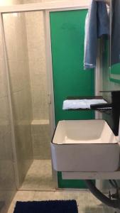 Koupelna v ubytování Maas home