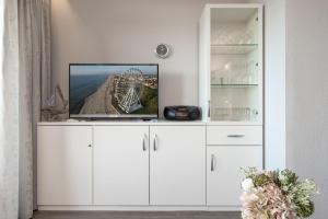 TV a/nebo společenská místnost v ubytování Berolina Nest am Meer 409 + 28 fotografií