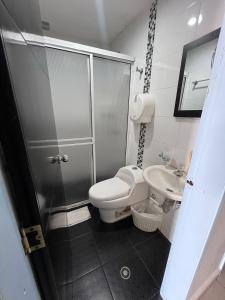 Ένα μπάνιο στο Hotel Oviedo Real +28 φωτογραφίες