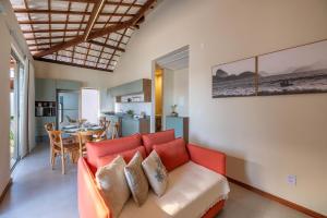 a living room with a couch and a table at Casa Pé no Lago - Descanso em Família na Praia de Barra Grande! in Barra Grande