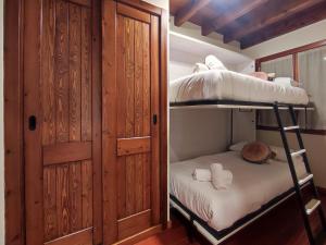 a bunk bedded room with a bunk bed in a house at Ca la Rosa 2 in Llivia