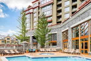 Bazén v ubytování The Westin Resort & Spa, Whistler nebo v jeho okolí