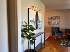 Home by Tinker/6 mi to Downtown OKC的休息区