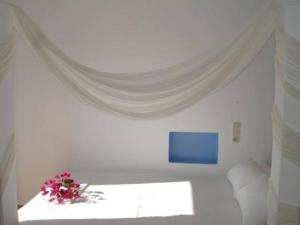 A bed or beds in a room at Niriedes Villas